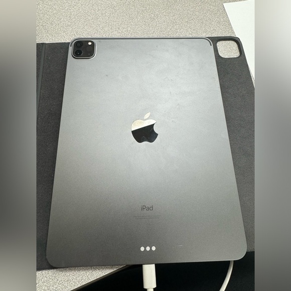 IPAD PRO 3rd GEN 11in - Picture 3 of 5